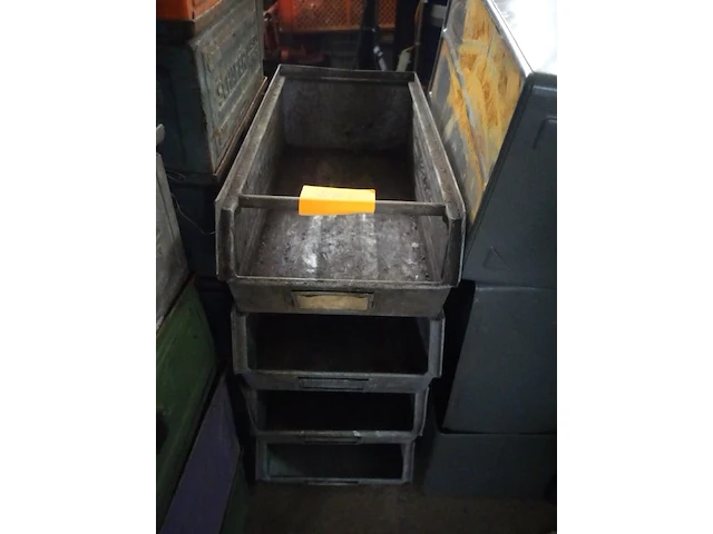 4 metalen bakken - afbeelding 1 van  1