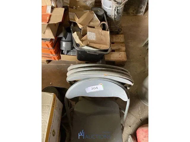 4 metalen klapstoelen - afbeelding 2 van  2