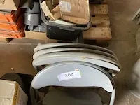 4 metalen klapstoelen - afbeelding 2 van  2