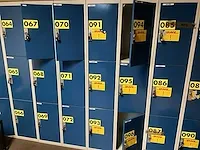 4 metalen lockerkasten voorzien van 6 deuren - afbeelding 2 van  2