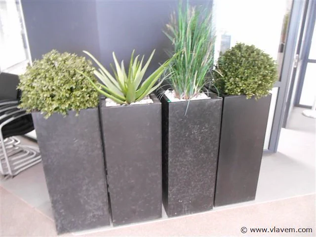 4 metalen plantenbakken - afbeelding 1 van  1