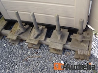 4 metalen poten - afbeelding 1 van  2