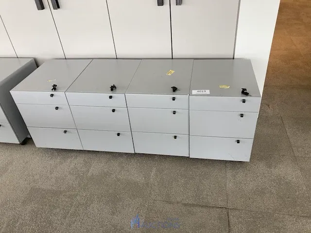 4 metalen verrijdbare ladekasten - afbeelding 1 van  4