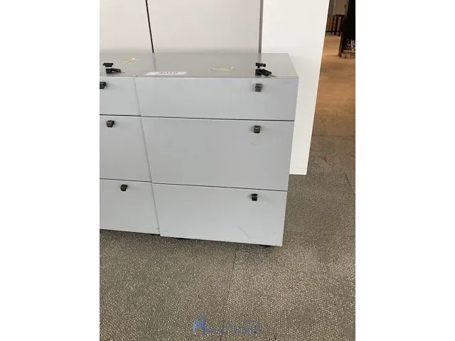 4 metalen verrijdbare ladekasten - afbeelding 2 van  4