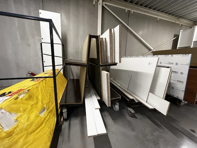 4 meubekarren met inhoud - afbeelding 3 van  7