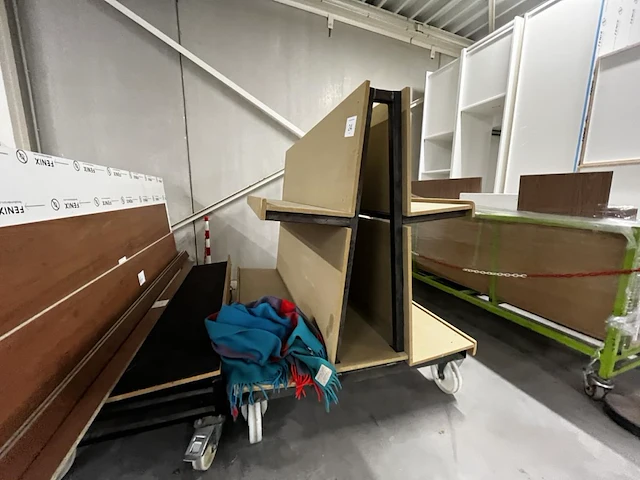 4 meubekarren met inhoud - afbeelding 6 van  7