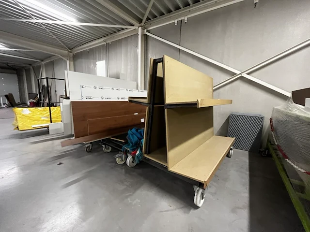 4 meubekarren met inhoud - afbeelding 7 van  7
