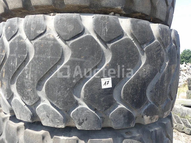 4 michelin 26.5 r 25 banden voor bouwmachines - afbeelding 1 van  5