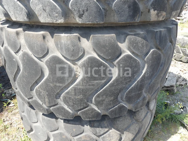 4 michelin 26.5 r 25 banden voor bouwmachines - afbeelding 2 van  5
