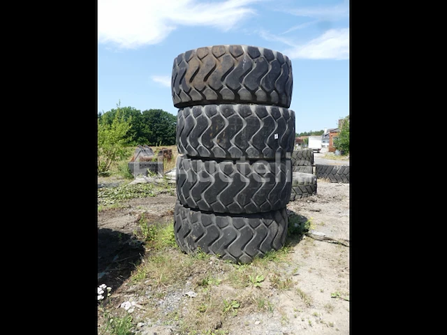 4 michelin 26.5 r 25 banden voor bouwmachines - afbeelding 3 van  5
