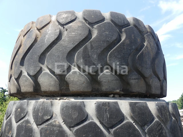 4 michelin 26.5 r 25 banden voor bouwmachines - afbeelding 4 van  5