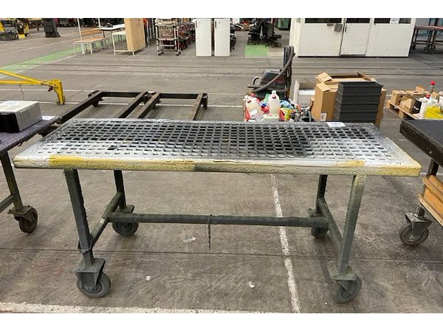 4 mobiele werktafels - afbeelding 3 van  5