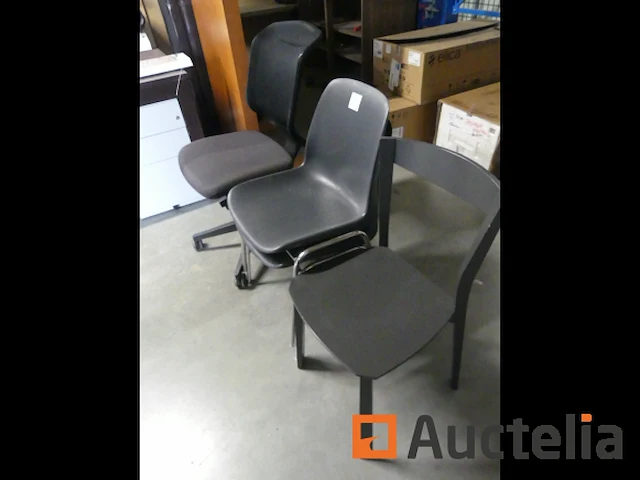 4 niet-overeenkomende stoelen - afbeelding 3 van  7