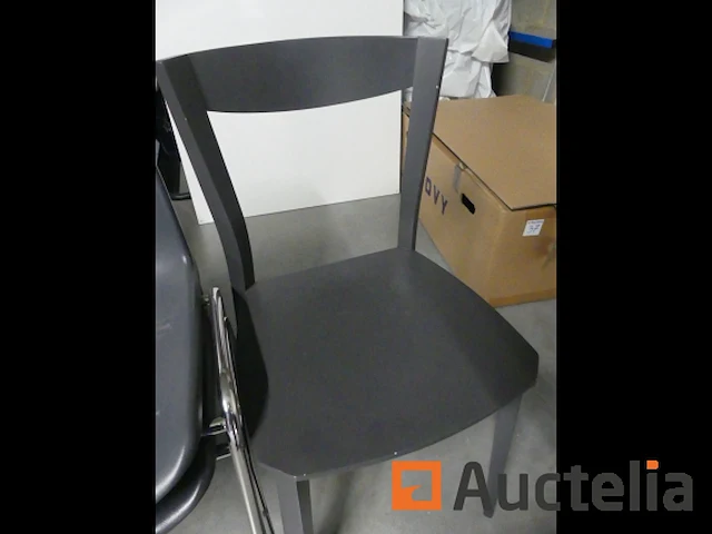 4 niet-overeenkomende stoelen - afbeelding 4 van  7