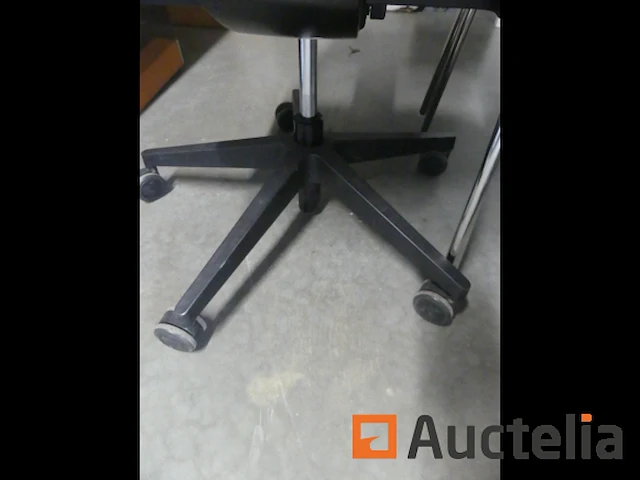4 niet-overeenkomende stoelen - afbeelding 5 van  7