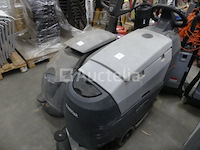 4 nilfisk reinigingsmachines - afbeelding 1 van  9