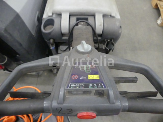 4 nilfisk reinigingsmachines - afbeelding 9 van  9