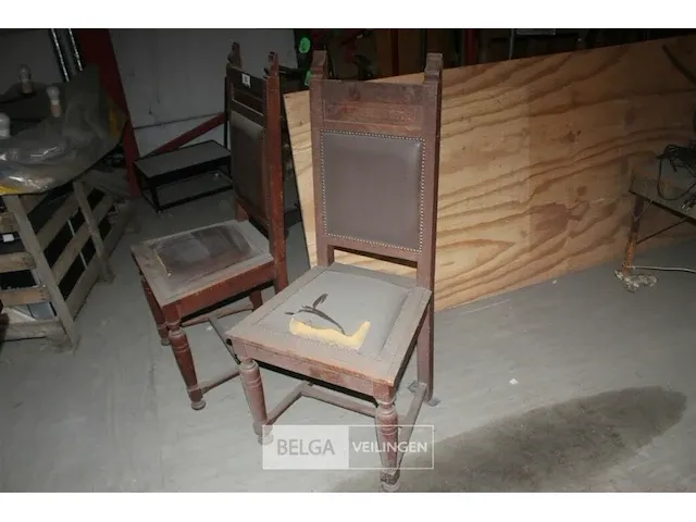 4 oude raadzaalstoelen - afbeelding 1 van  4