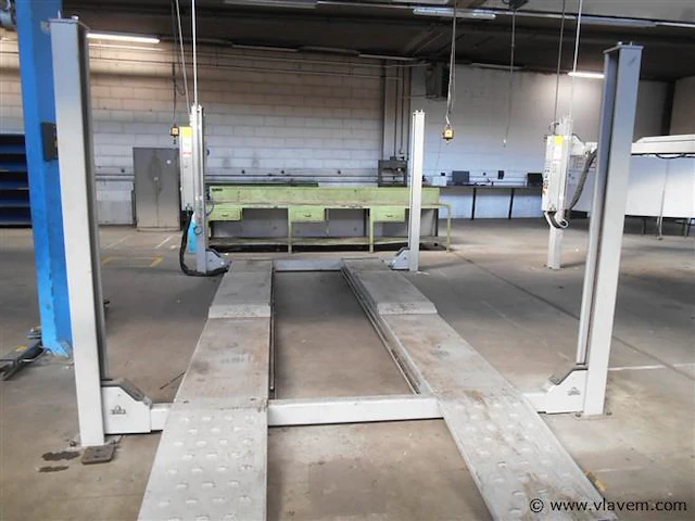 4 paal hefbrug - afbeelding 1 van  4
