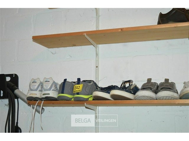 4 paar schoenen maat 39 dockers, adidas, puma - afbeelding 1 van  3