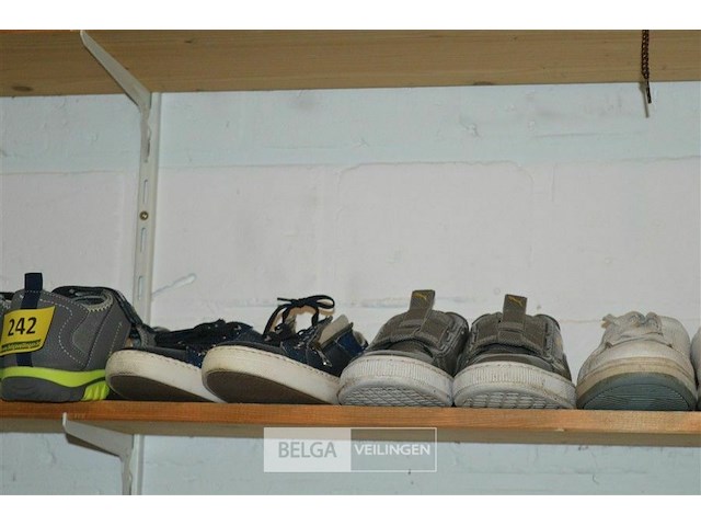 4 paar schoenen maat 39 dockers, adidas, puma - afbeelding 2 van  3