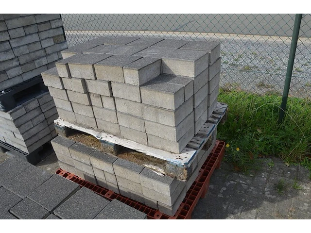 4 paletten grote klinkers ca. 17 m2 (zonder pvc paletten) - afbeelding 3 van  11