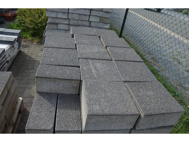 4 paletten grote klinkers ca. 17 m2 (zonder pvc paletten) - afbeelding 5 van  11