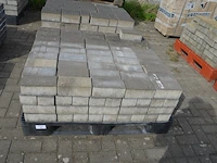 4 paletten grote klinkers ca. 17 m2 (zonder pvc paletten) - afbeelding 6 van  11