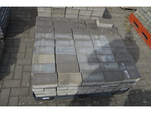 4 paletten grote klinkers ca. 17 m2 (zonder pvc paletten) - afbeelding 7 van  11
