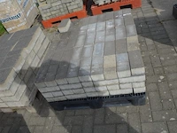 4 paletten grote klinkers ca. 17 m2 (zonder pvc paletten) - afbeelding 8 van  11