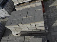 4 paletten grote klinkers ca. 17 m2 (zonder pvc paletten) - afbeelding 10 van  11