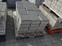 4 paletten grote klinkers ca. 17 m2 (zonder pvc paletten) - afbeelding 11 van  11