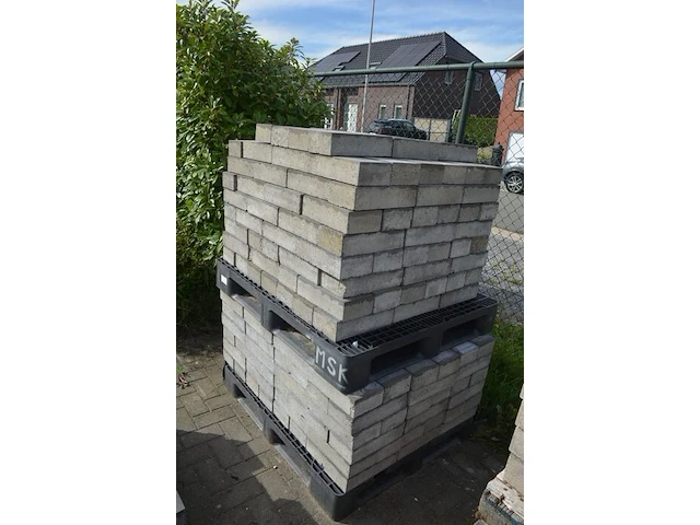 4 paletten grote klinkers ca. 25 m2 (zonder pvc paletten) - afbeelding 3 van  11