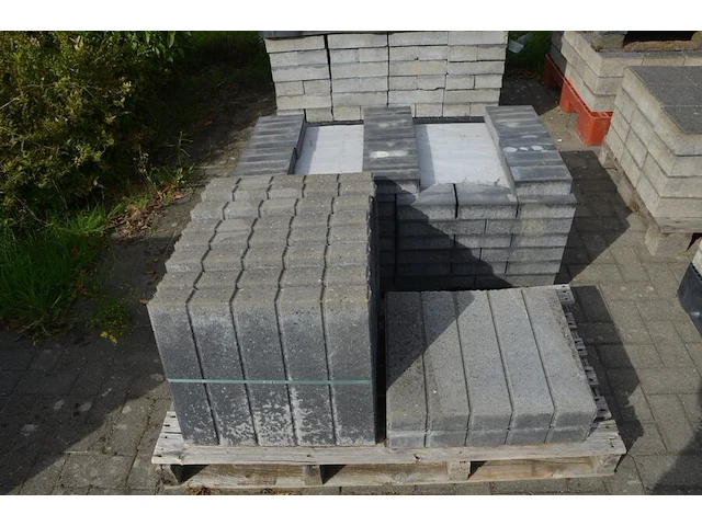 4 paletten grote klinkers ca. 25 m2 (zonder pvc paletten) - afbeelding 6 van  11