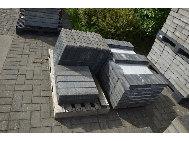 4 paletten grote klinkers ca. 25 m2 (zonder pvc paletten) - afbeelding 7 van  11