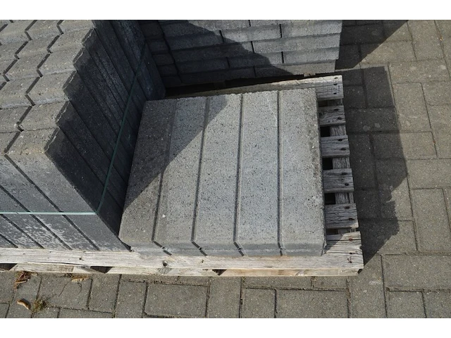 4 paletten grote klinkers ca. 25 m2 (zonder pvc paletten) - afbeelding 8 van  11
