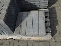 4 paletten grote klinkers ca. 25 m2 (zonder pvc paletten) - afbeelding 8 van  11