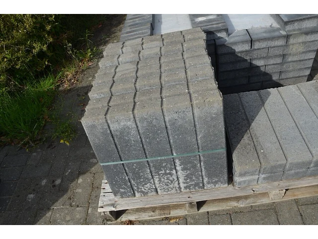 4 paletten grote klinkers ca. 25 m2 (zonder pvc paletten) - afbeelding 9 van  11
