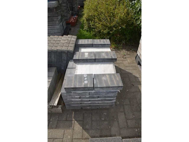 4 paletten grote klinkers ca. 25 m2 (zonder pvc paletten) - afbeelding 11 van  11