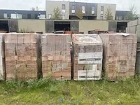 4 palletten snelbouwstenen