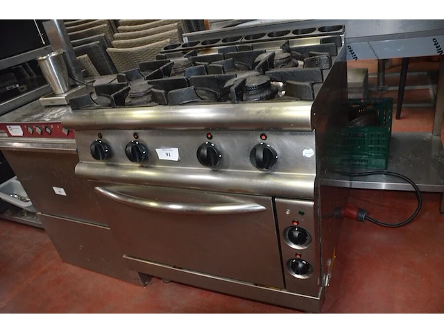 4 pits inox gasvuur met oven 380v (27) - afbeelding 1 van  6