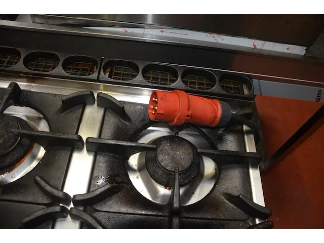 4 pits inox gasvuur met oven 380v (27) - afbeelding 5 van  6