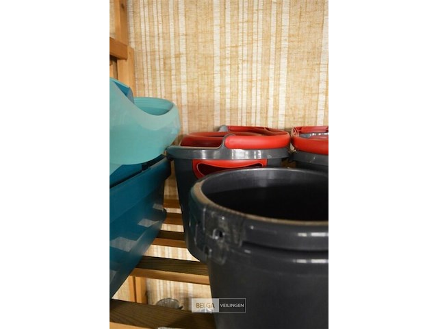 4 poetsemmers en 2 gewone emmers - afbeelding 1 van  4