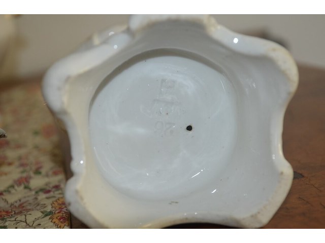 4 porseleinen vazen, 11 porseleinen bloemen - afbeelding 6 van  14