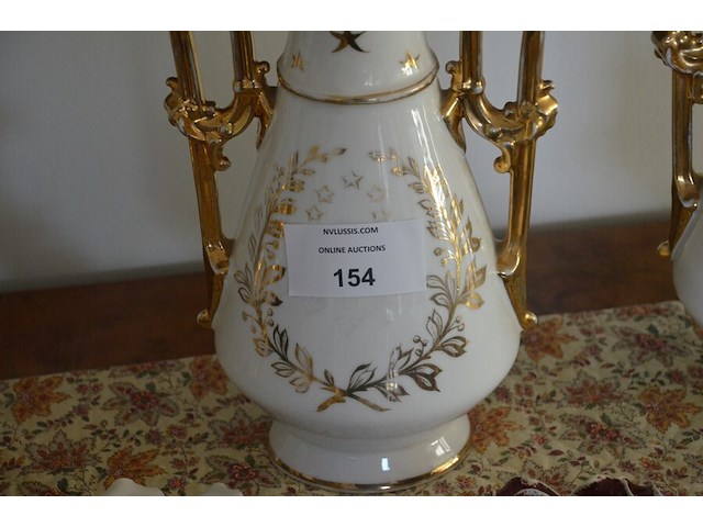 4 porseleinen vazen, 11 porseleinen bloemen - afbeelding 13 van  14