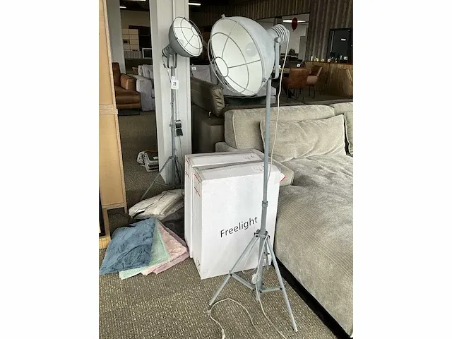 4 retro industriële vloerlampen freelight s2450g - afbeelding 1 van  3
