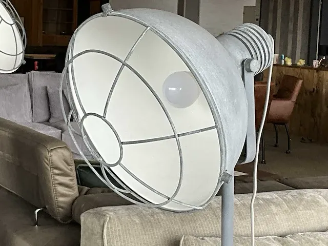 4 retro industriële vloerlampen freelight s2450g - afbeelding 2 van  3