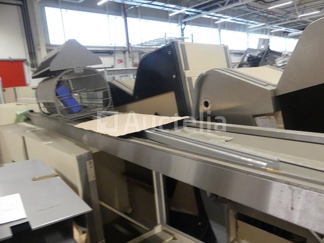 4 rij voor de kassa in de winkel - afbeelding 2 van  12