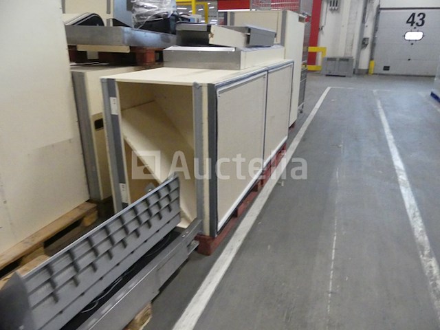 4 rij voor de kassa in de winkel - afbeelding 5 van  12