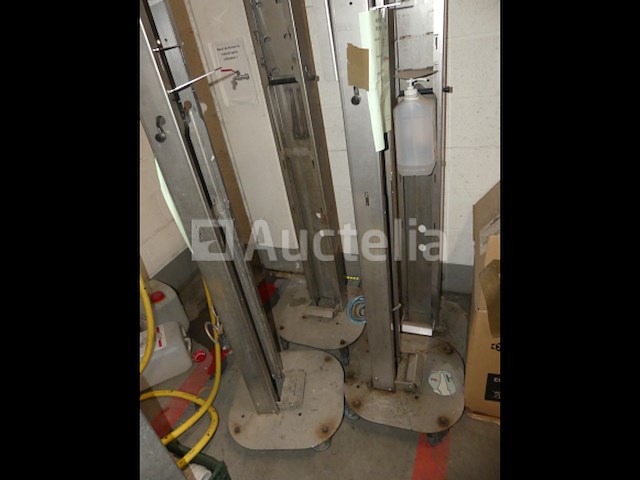 4 roestvrijstalen kolommen hydroalcoholische gel dispenser - afbeelding 2 van  6